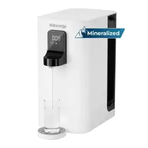 Waterdrop K19-SFK countertop reverse osmosis system with remineralization, filling a glass